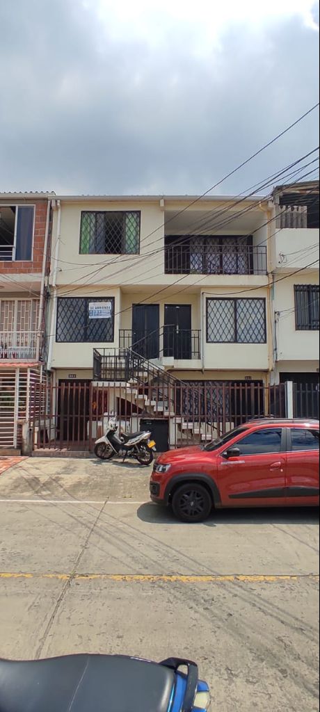 verinmuebles 1022 1091 VENDO EXCELENTE CASA TRIPLANTA EN EL BARRIO EL DORADO AL SUR DE CALI