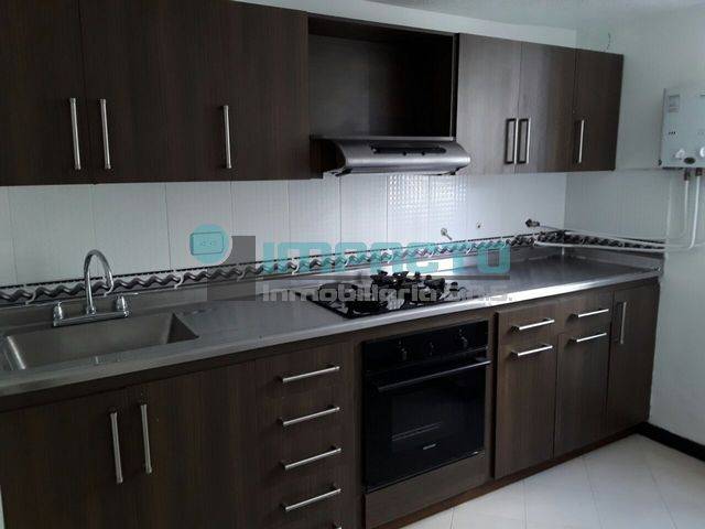 SE ARRIENDA APARTAMENTO EN EL POBLADO COD 11201 EE