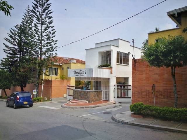 SE VENDE CASA EN FLORIDABLANCA VERSALLES