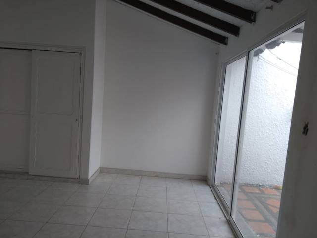 OPORTUNIDAD RENTO EXCELENTE LOCAL EN PALMIRA, LAS MERCEDES , OFICINAS, CONSULTORIOS..  300 M2