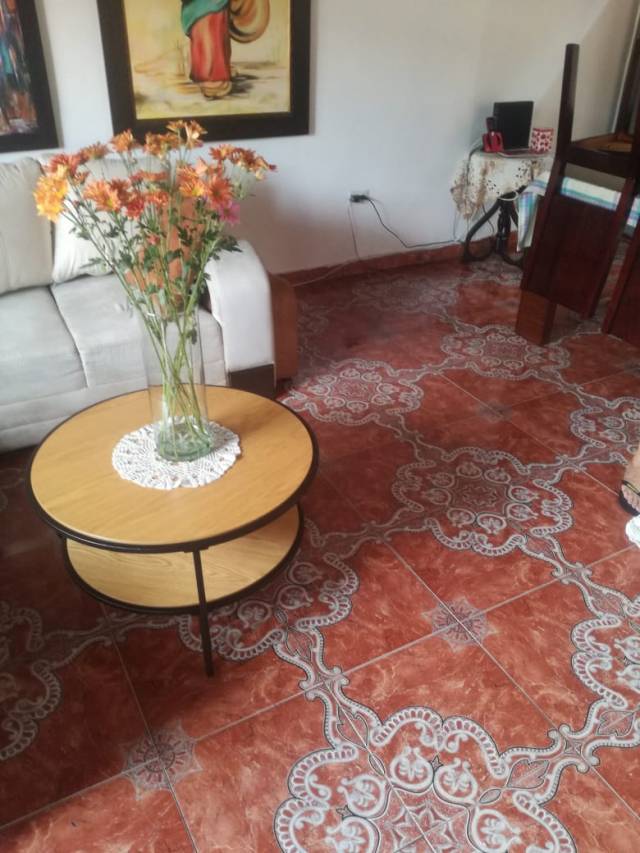 VENDO CASA AMPLIA BIEN UBICADA EN BUENOS AIRES