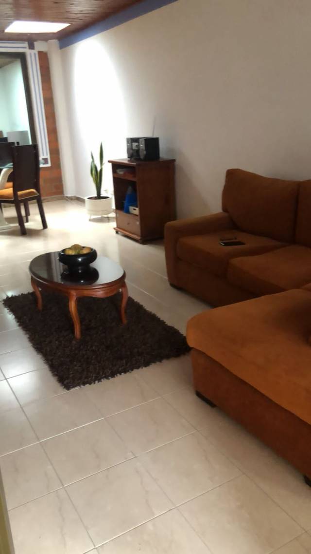 SE VENDE O PERMUTA  CASA EN CHINCHINA, BARRIO RINCON CAMPESTRE,RENTA 900.000