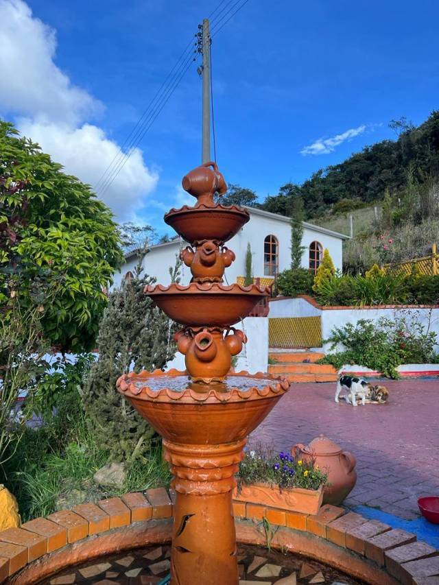 HERMOSA CASA FINCA UBICADA EN LA VIA AL NEUSA A 20 MIN DE UBATÉ