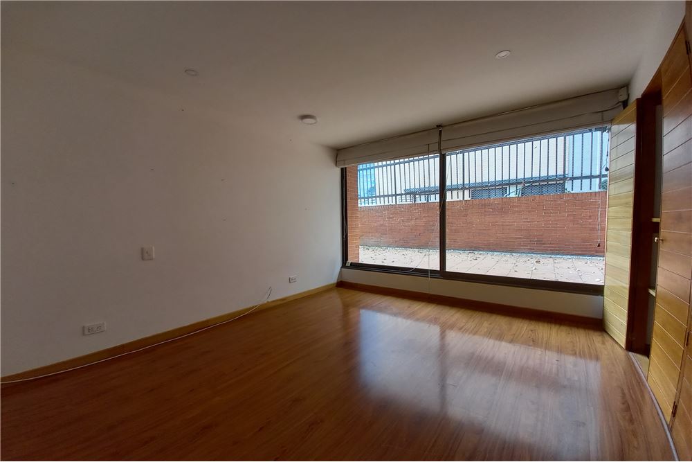 Apartamento con terrazas en arriendo, Sta. Bibiana