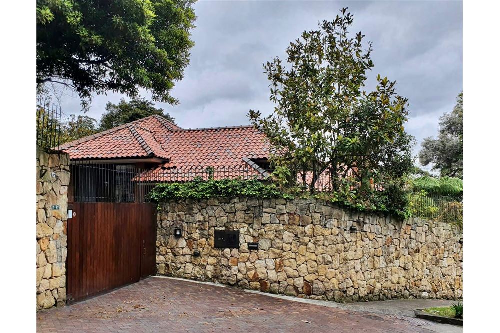 Venta Casa, 604 mt2, Santa Ana. Exclusiva