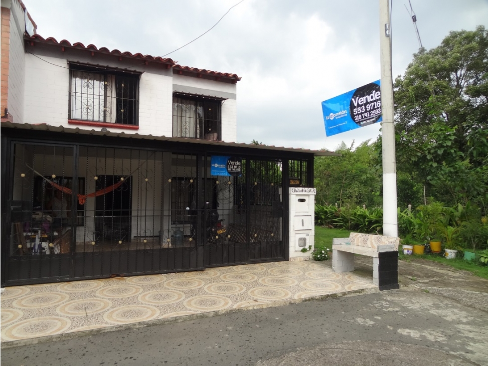 Casa en venta esquinera Barrio Condados del Sur - Alfaguara