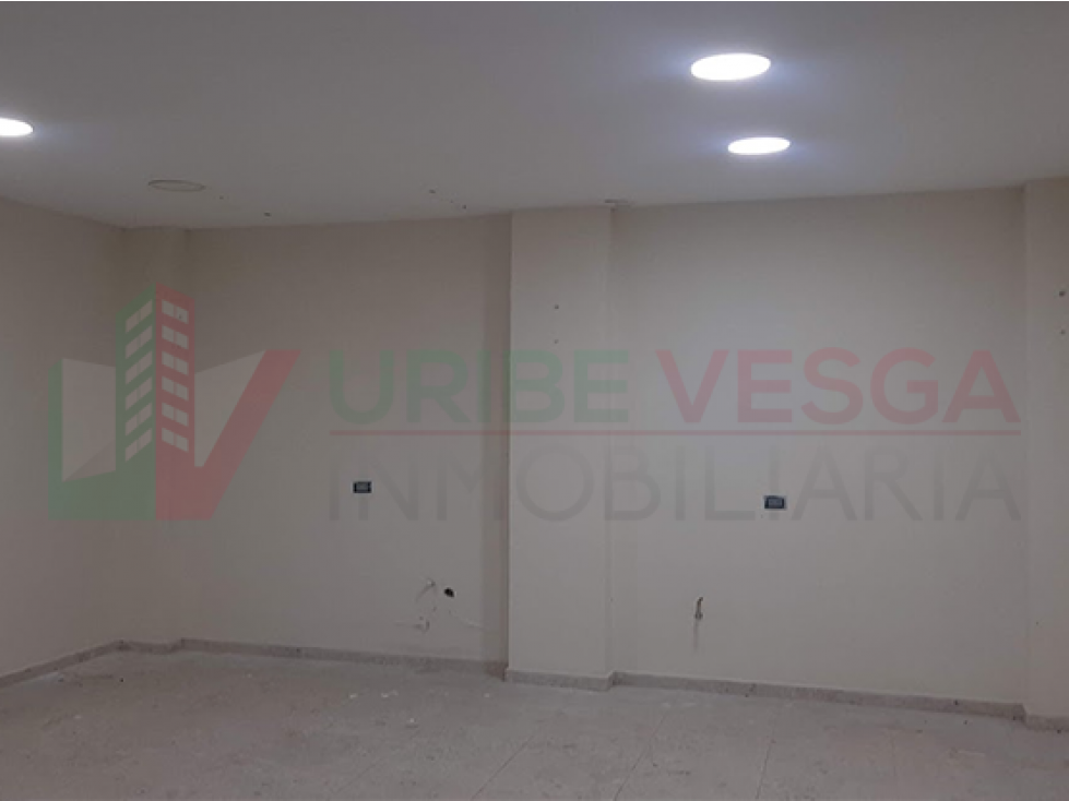 Arriendo Local Comercial 3 portones grandes Barrio Marianela