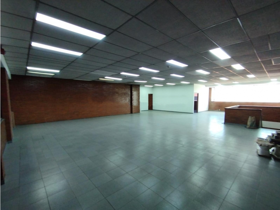 ARRIENDO BODEGA 1.000 m² EN MONTEVIDEO