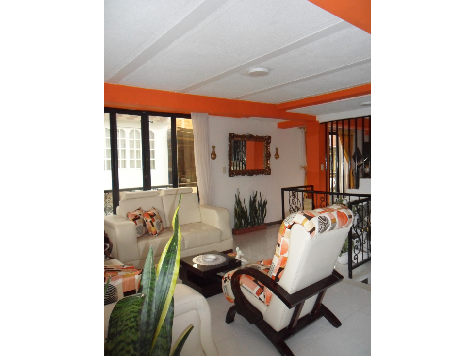 Casa con local comercial Barrio Manantial