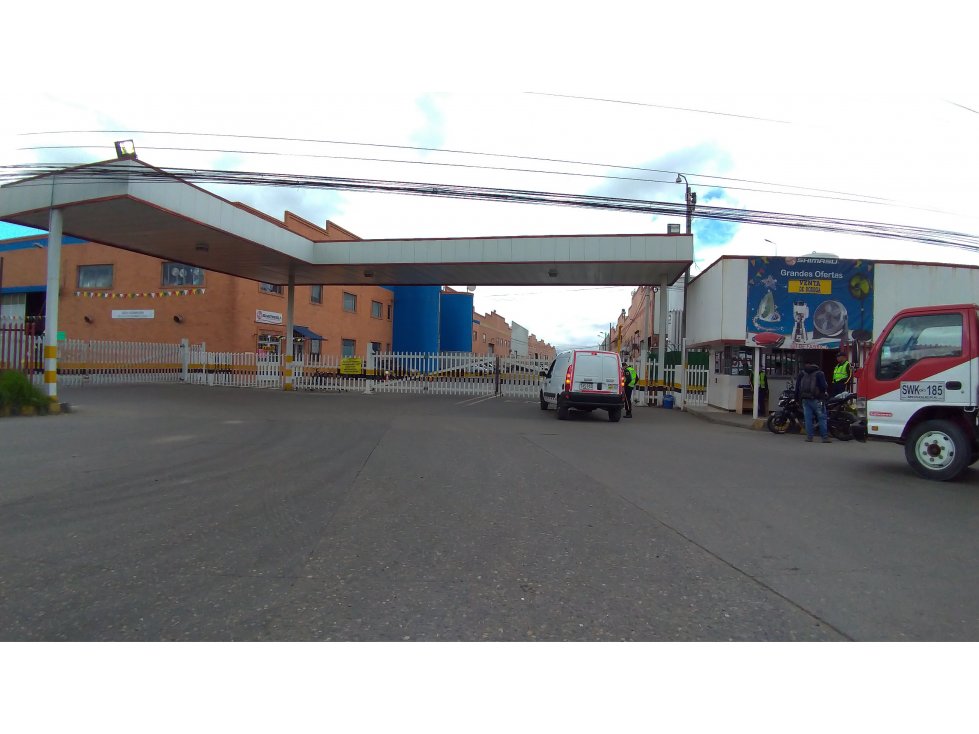 ARRIENDO BODEGA EN PARQUE INDUSTRIAL EN FUNZA (IC)