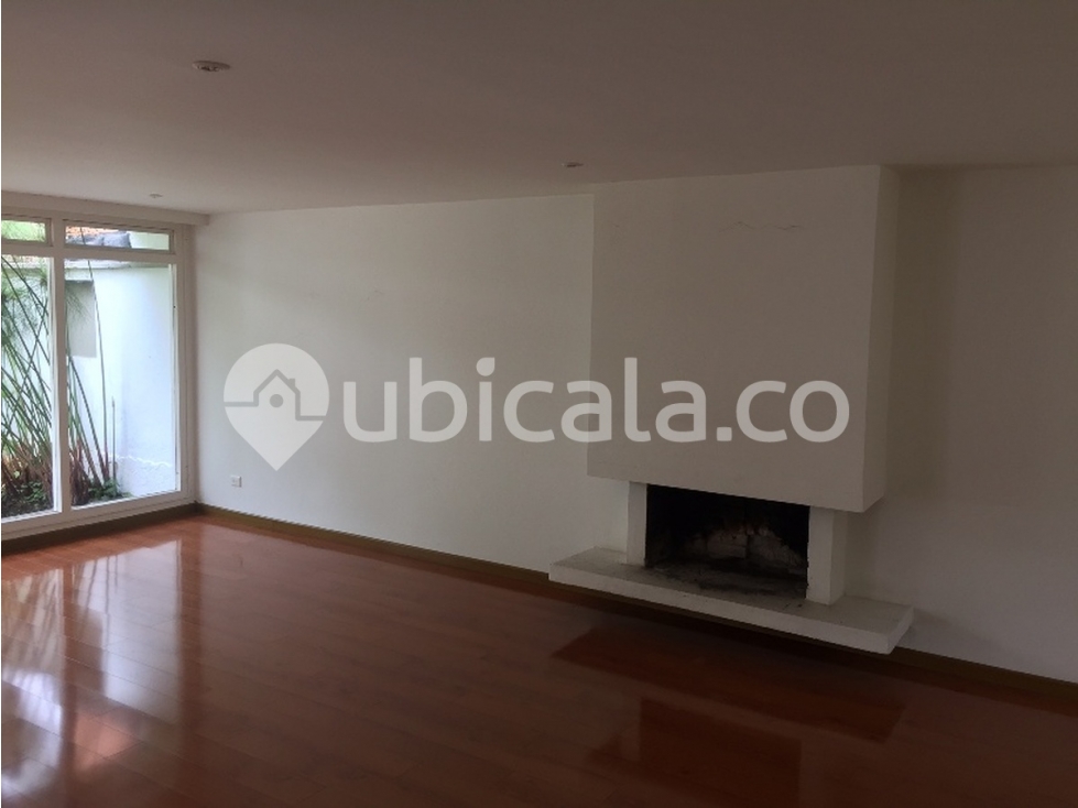 Bogota arriendo casa santa ana area: 420 mts