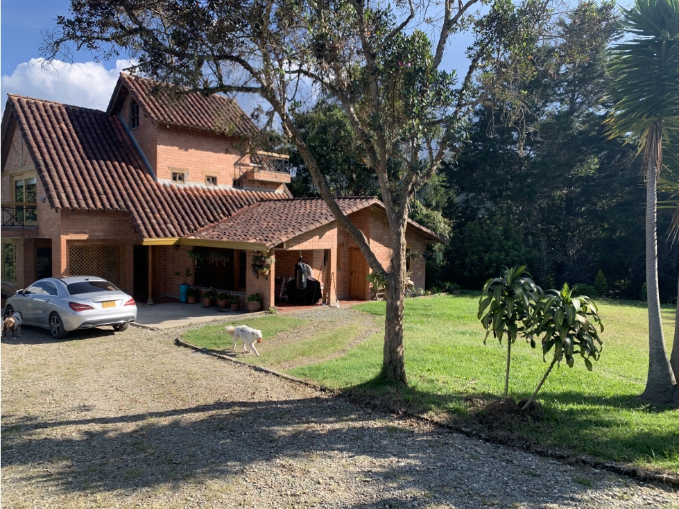 VENTA DE CASA EN EL RETIRO