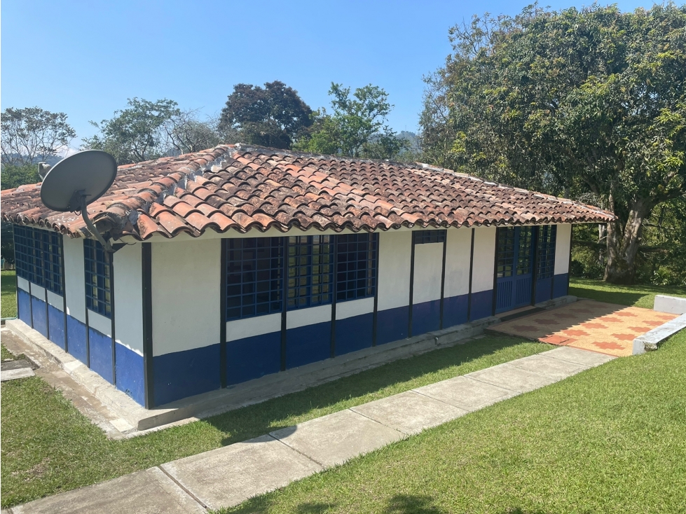 VENDO BONITA FINCA EN COMBIA (PEREIRA) 2,5 HECTAREAS