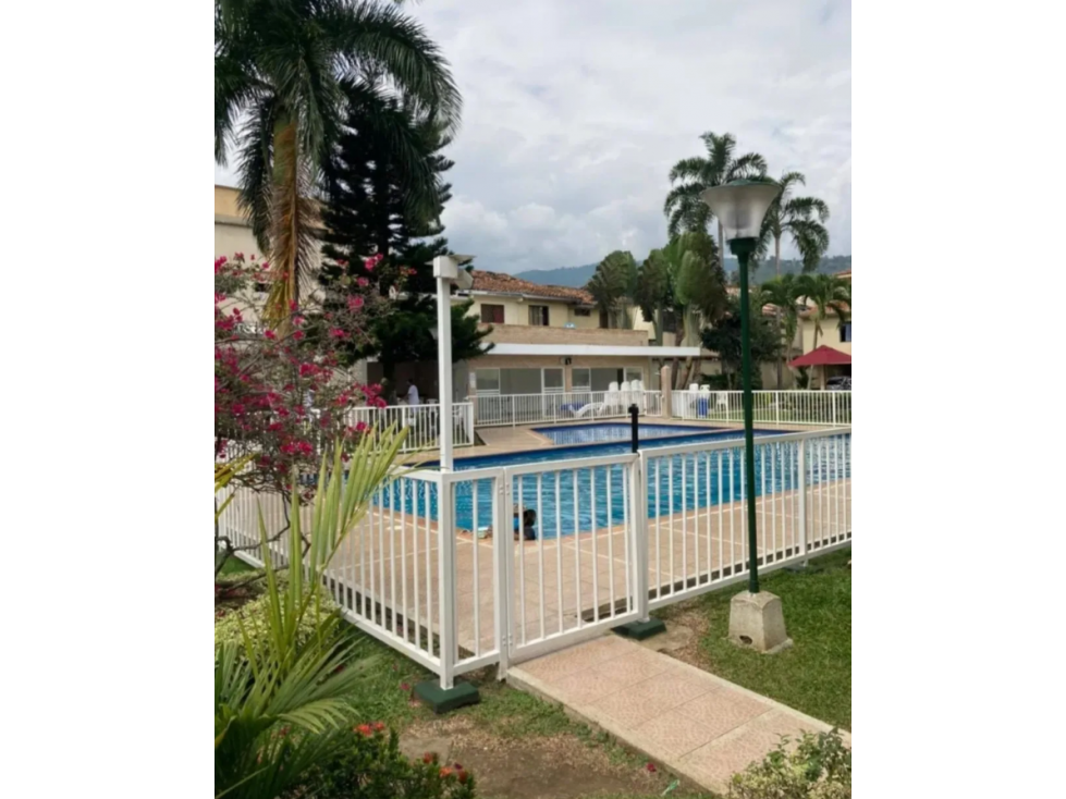 Venta Casa en Condominio de 197mts2 Bella Suiza, Oeste de Cali 8407.