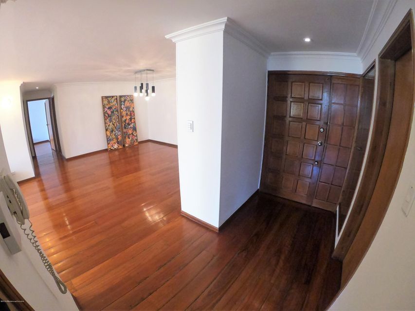 Apartamento en  Altos del Chico COD: 22-1213