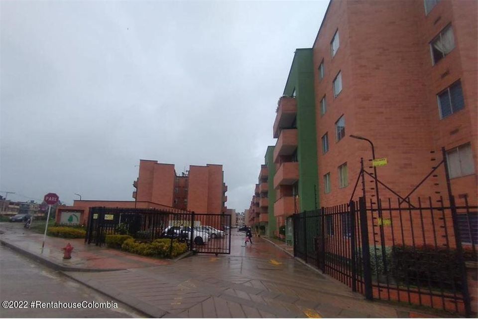 Apartamento en  La Arboleda RAH CO: 22-2175