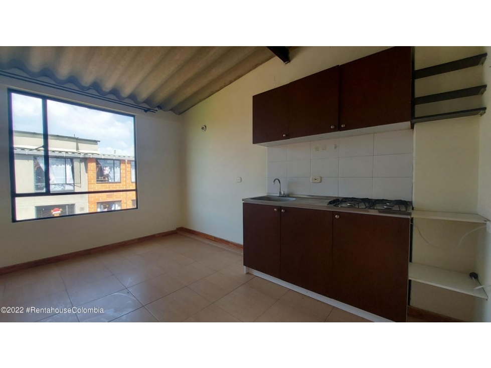 Vendo Apartamento en  Ciudad Verde C.C 22-1730