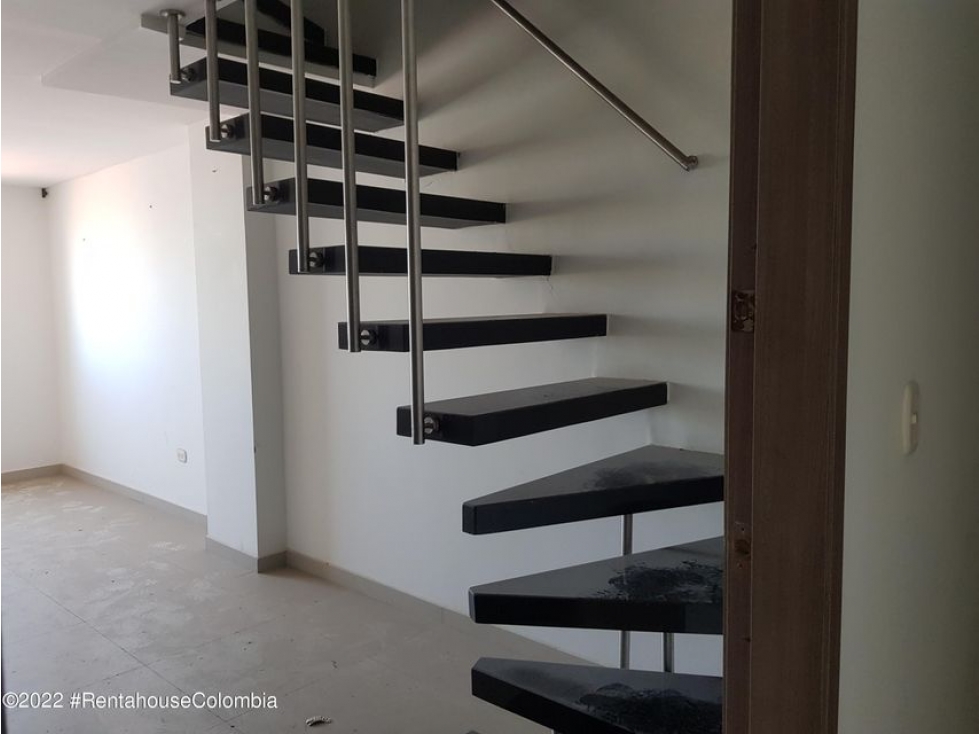 Apartamento en  Ciudad Jardin RAH CO: 22-2423