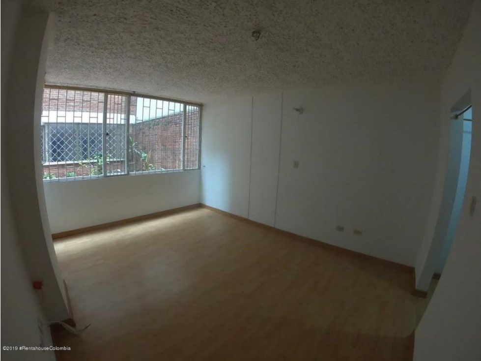 Vendo Apartamento en  7 de Agosto(Bogota) C.C 22-920
