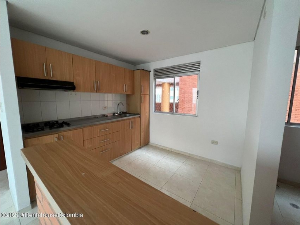 Apartamento en  Prados del Este RAH CO: 23-409