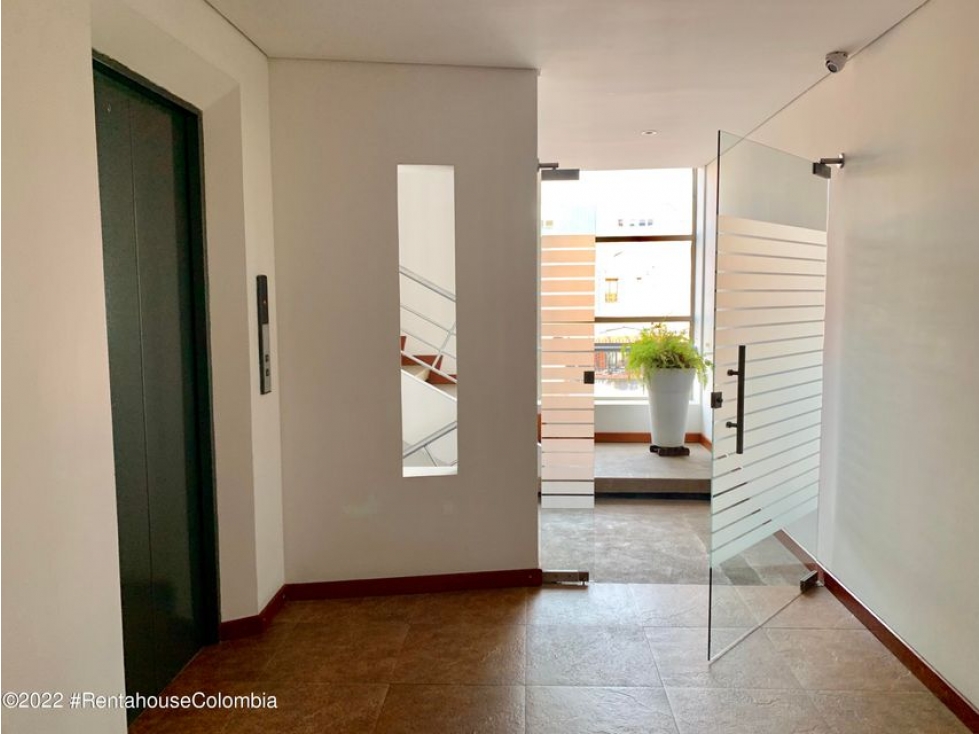 Apartamento en  San Patricio RAH CO: 23-439