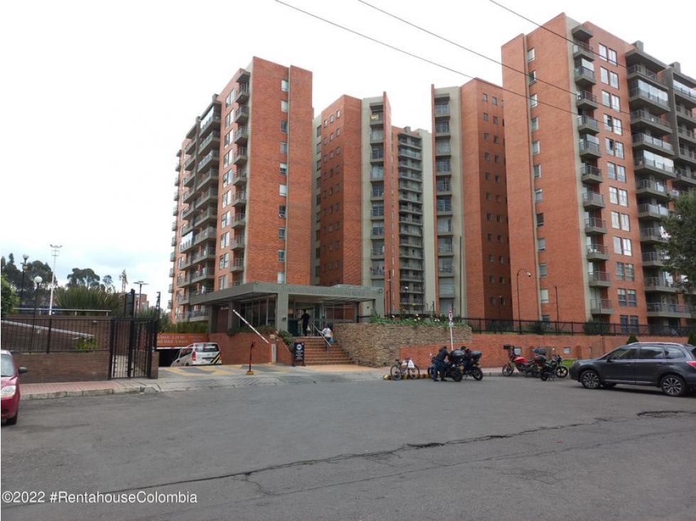 Apartamento en  Colina Campestre RAH CO: 23-477