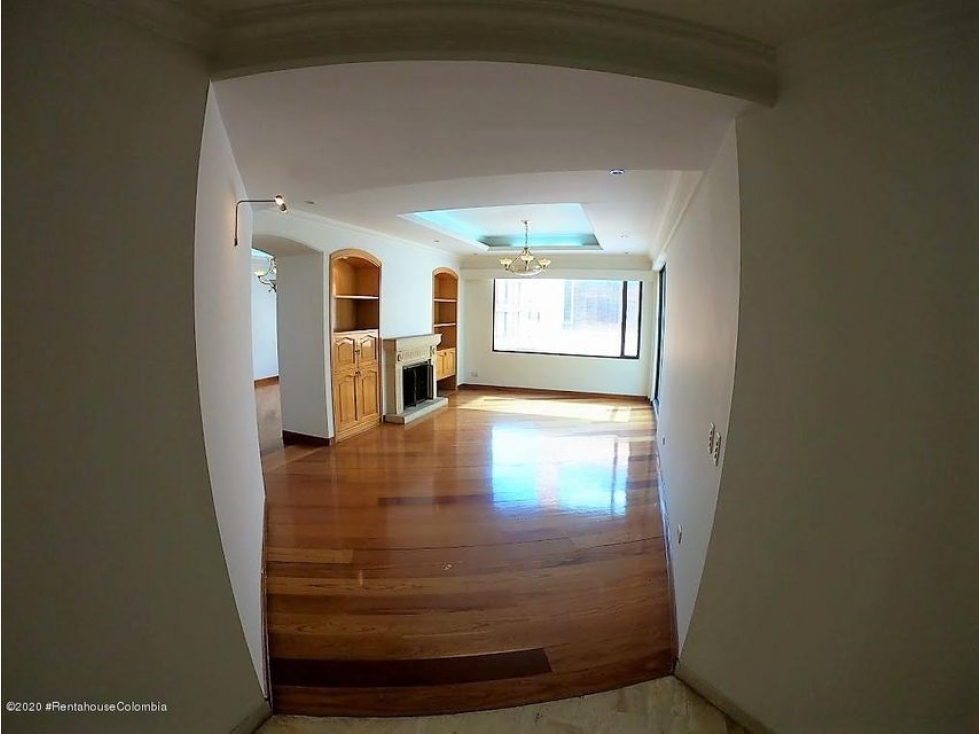 Apartamento en  San Patricio RAH CO: 22-1081