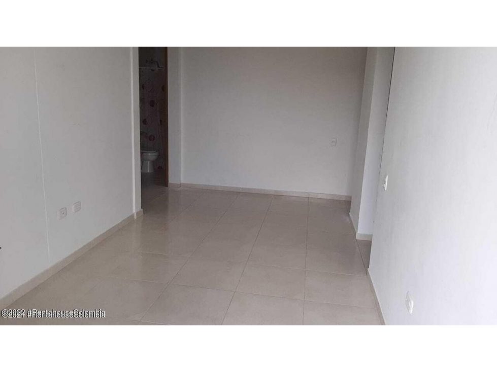 Apartamento en  Puerta Dorada RAH CO: 23-1551