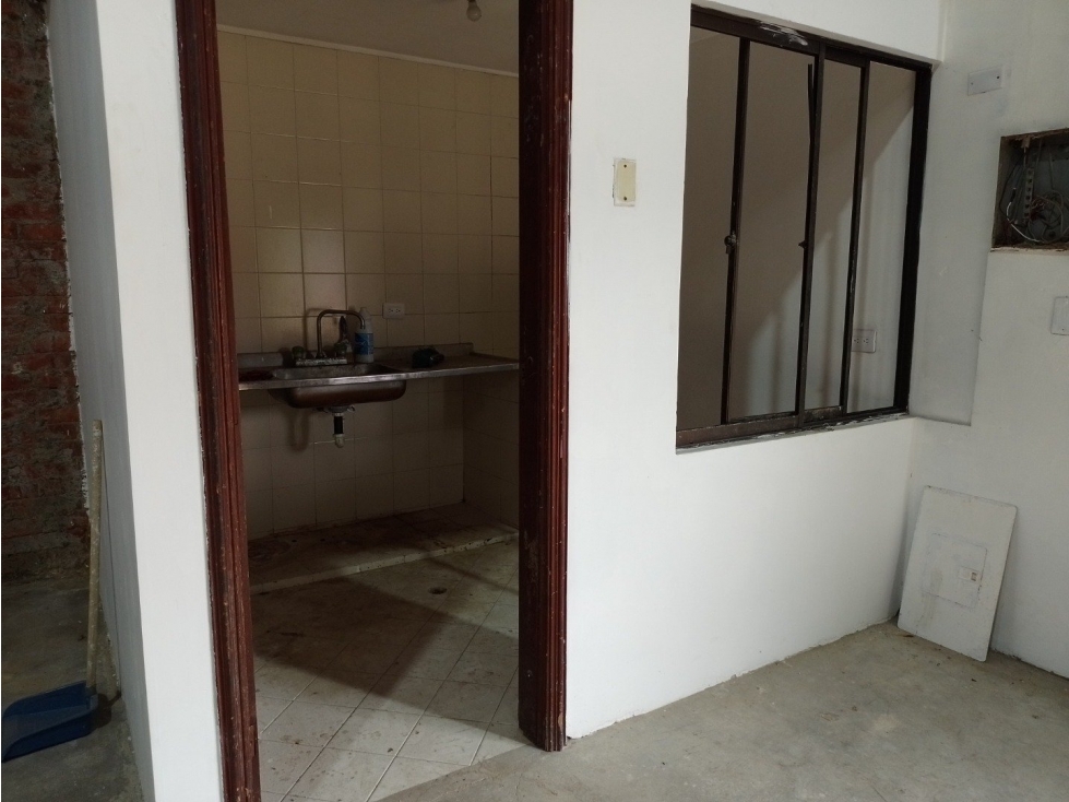 ARRIENDO BODEGA GIRON