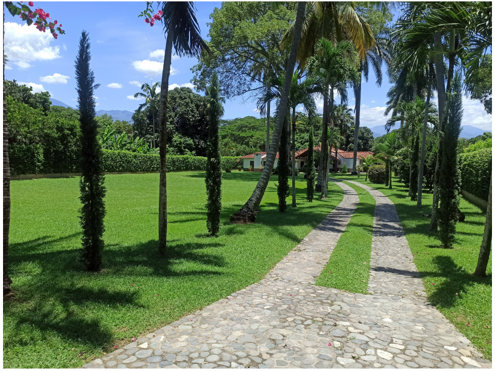 AGRADABLE FINCA DE CAMPO ( RECREO ) EN STA FÉ DE ANT TOTALMENTE PLANA