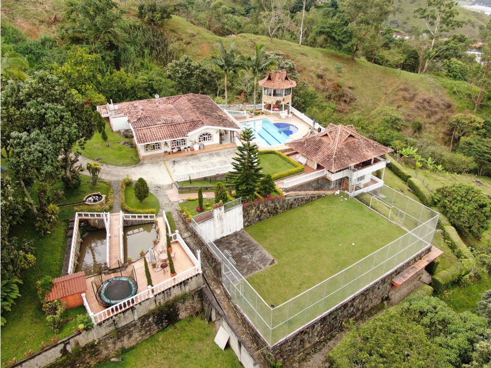 FINCA DE RECREO EN GIRARDOTA A SOLO KM Y MEDIO DE LA AUTOPISTA