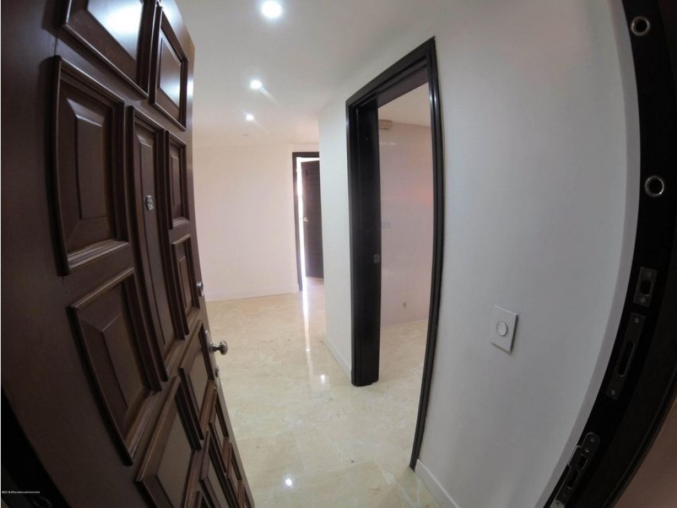 Apartamento en  San Patricio RAH CO: 23-969