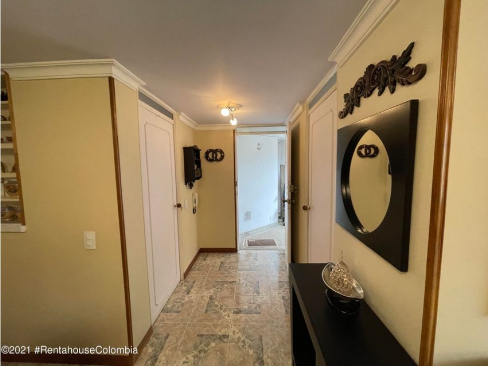 Apartamento en  Los Cedros Oriental RAH CO: 23-129