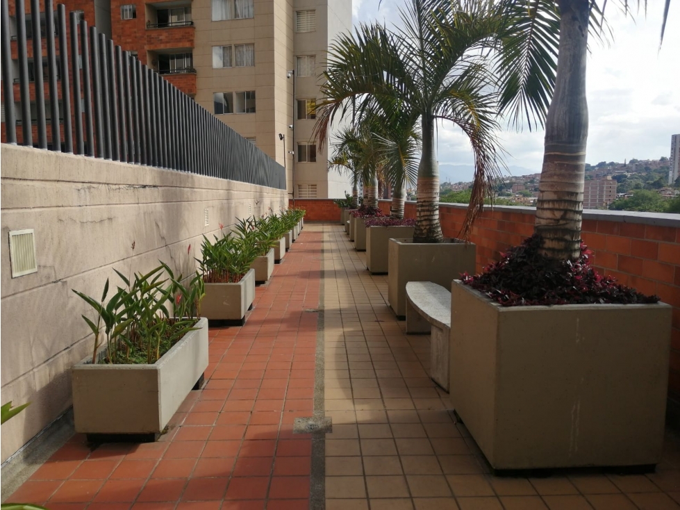 SE VENDE HERMOSO APTO - UR. CERRADA - BELLO - COMO NUEVO