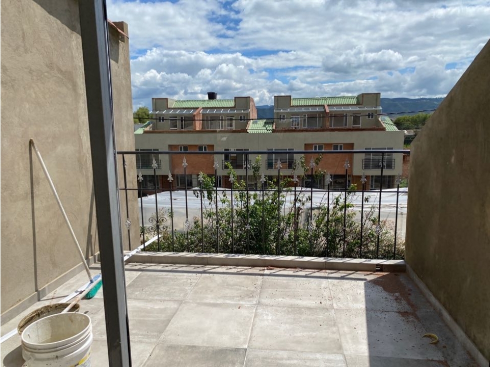 Vendo casa  amplia con linda vista a la montaña