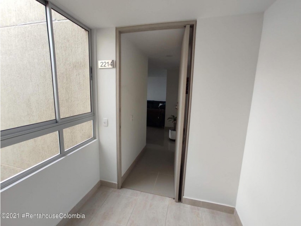 Apartamento en  Las Lomitas CB: 24-618