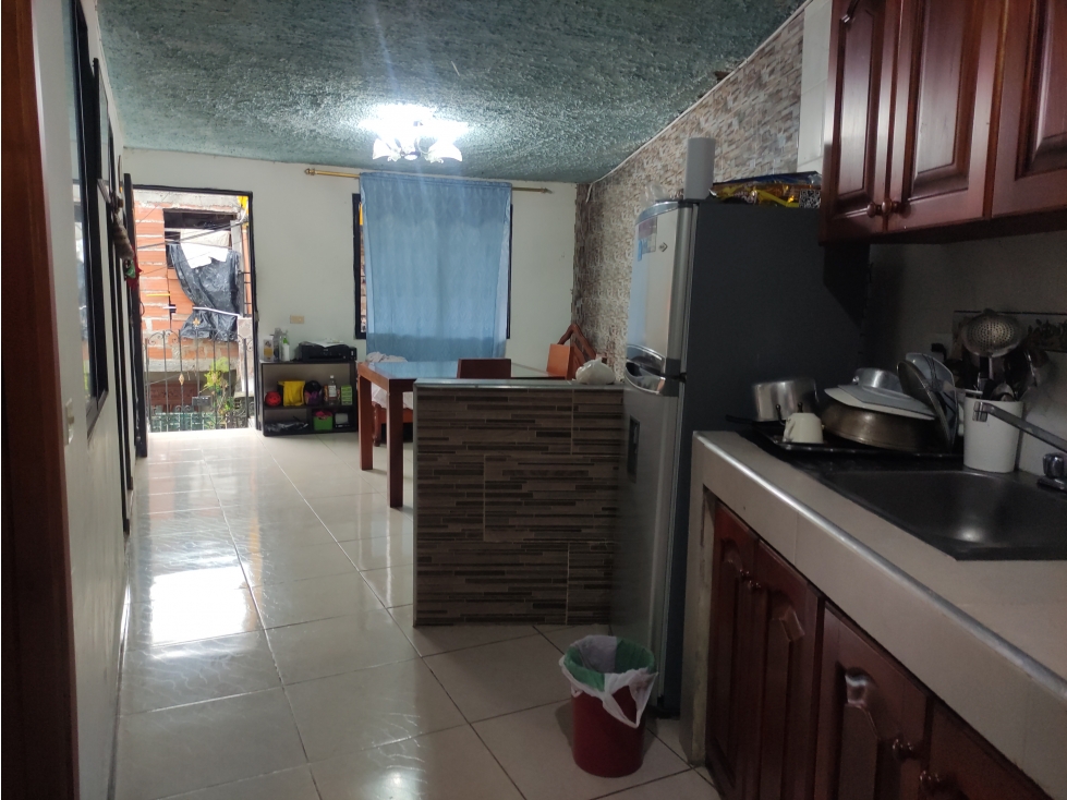 SE VENDE CASA PRIMER PISO EN COPACABANA