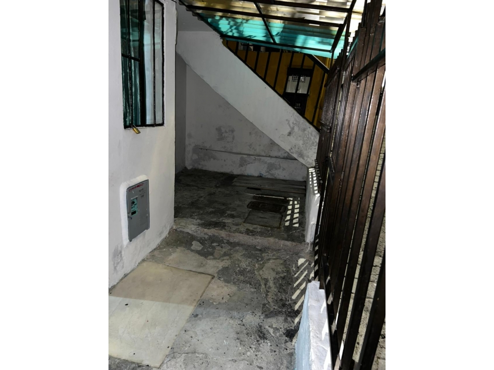 VENDO CASA A REMODELAR 1ER PISO, EN EL 12 DE OCTUBRE- MEDELLÍN