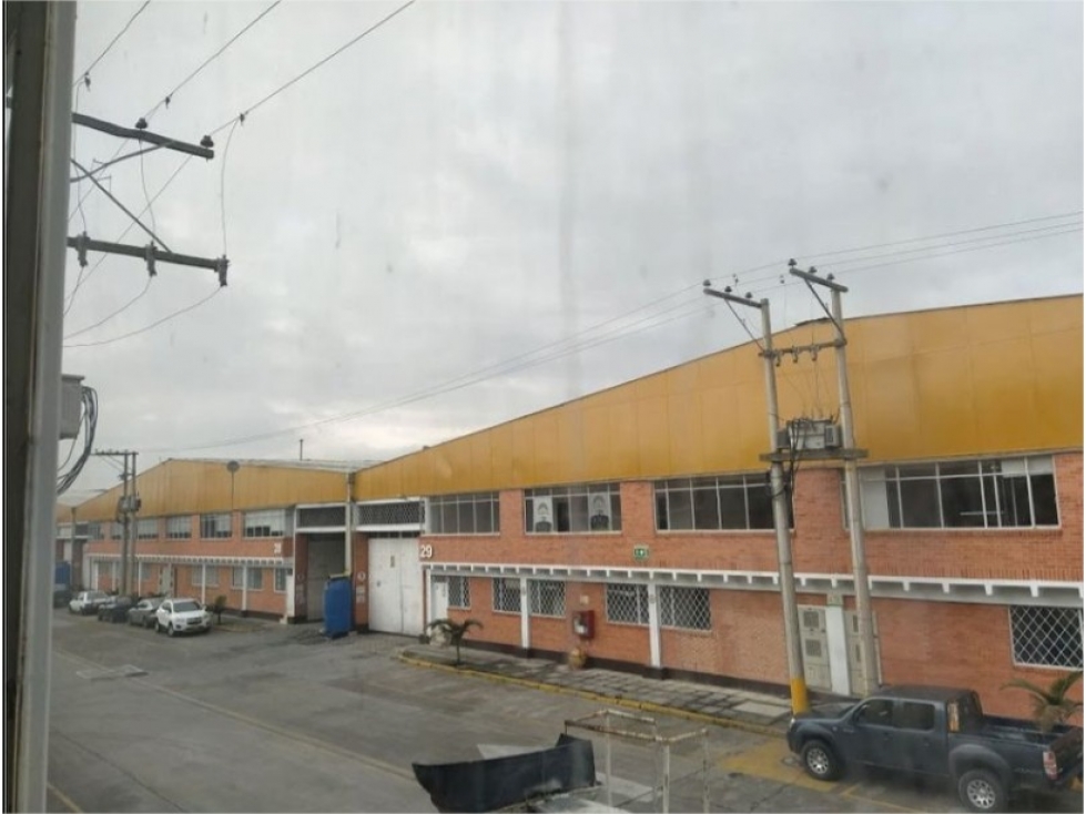 PUENTE GRUA 225 KVA- VIA A -MADRID 1560 M2 -