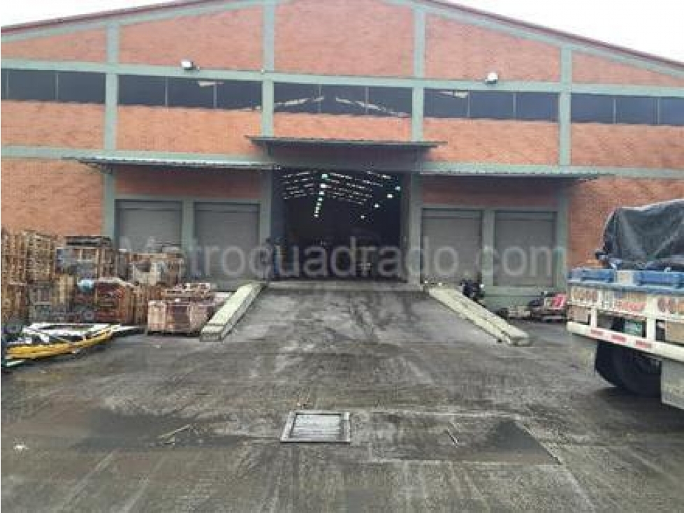 BODEGA FONTIBON EN PARQUE INDUSTRIAL 1850 m2