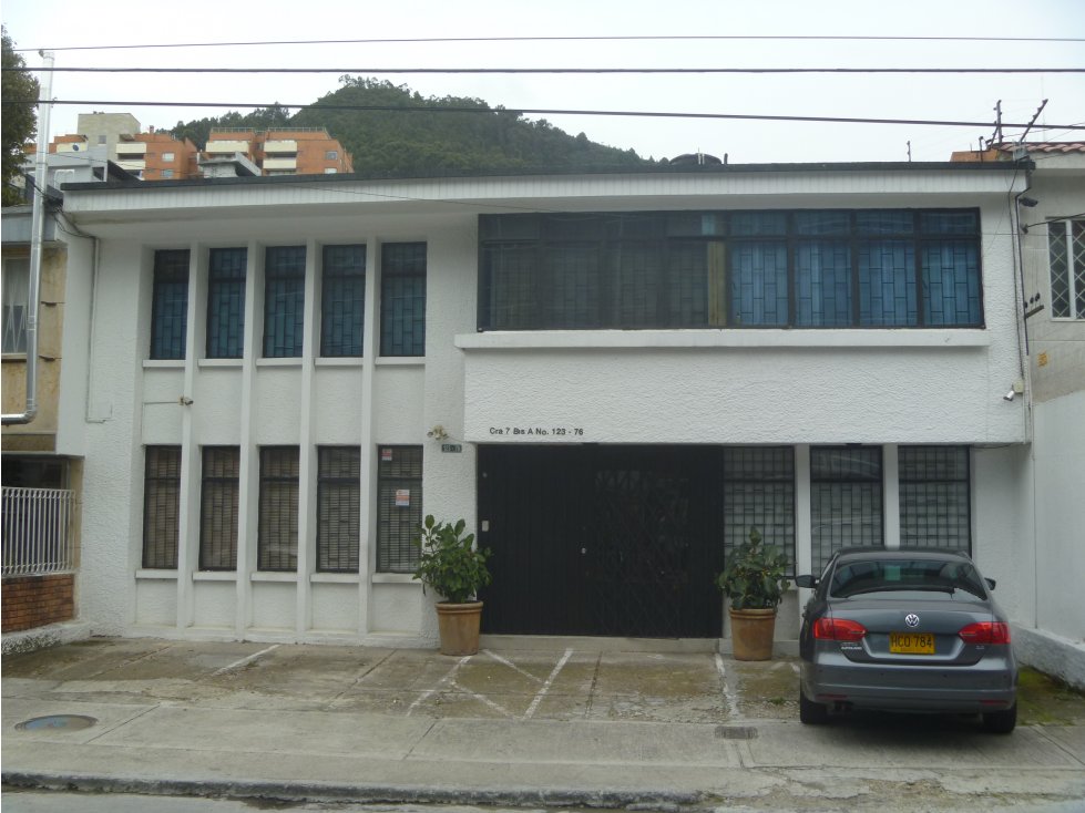 ARRIENDO CASA COMERCIAL STA. BARBARA ORIENTAL 260 M2