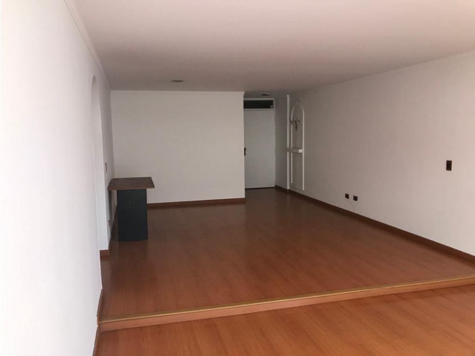 VENDO APTO CHICO RESERVADO 118 M2 REMODELADO