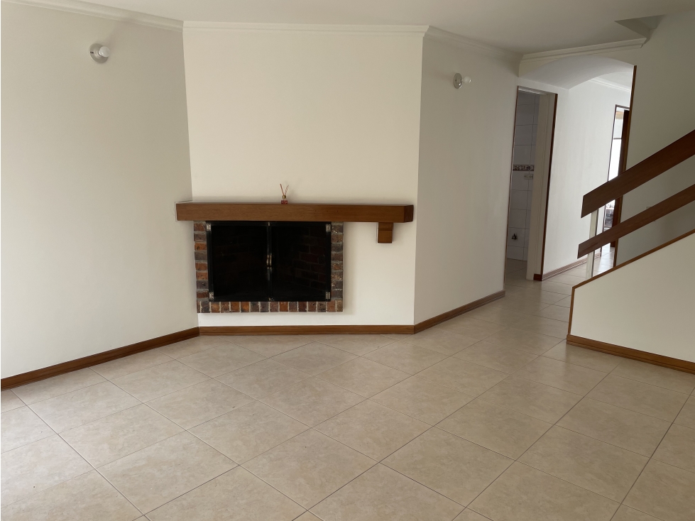 Inversionistas!! Rentando se vende acogedora casa en conjunto Chia