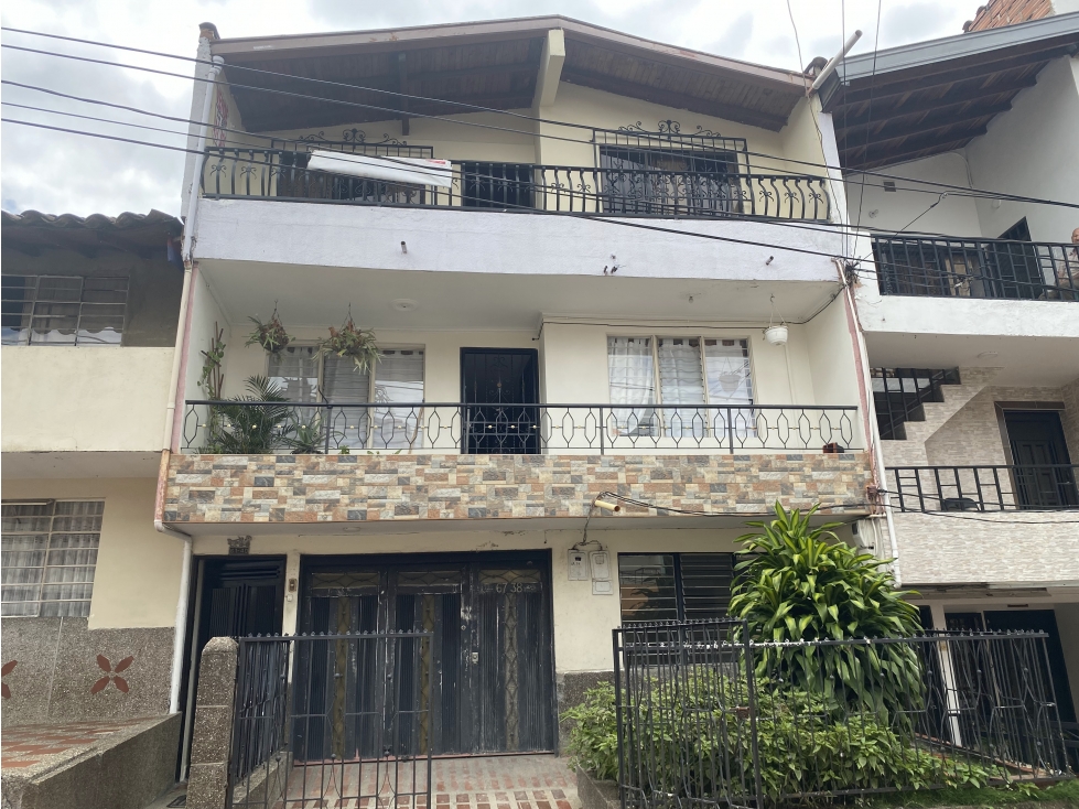 Vendo Casa en Gratamira, cerca a la Carlos Holguin, duplex