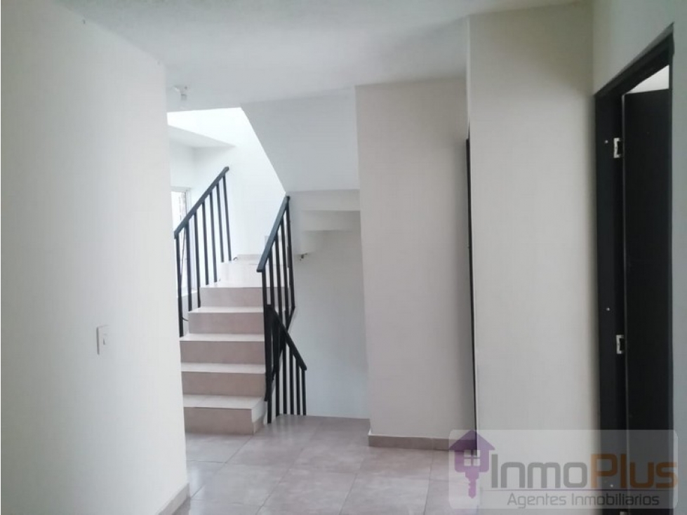 VENDO CASA EN EL BARRIO MONTERREDONDO