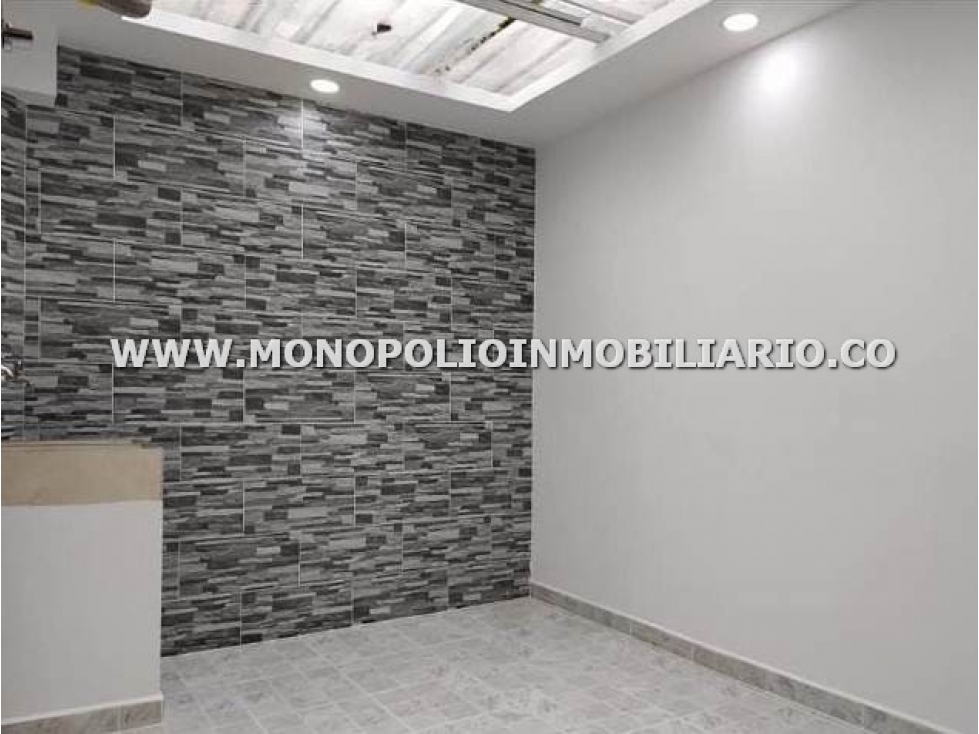 CASA BIFAMILIAR EN VENTA- SECTOR OBRERO, ENVIGADO COD: 23753