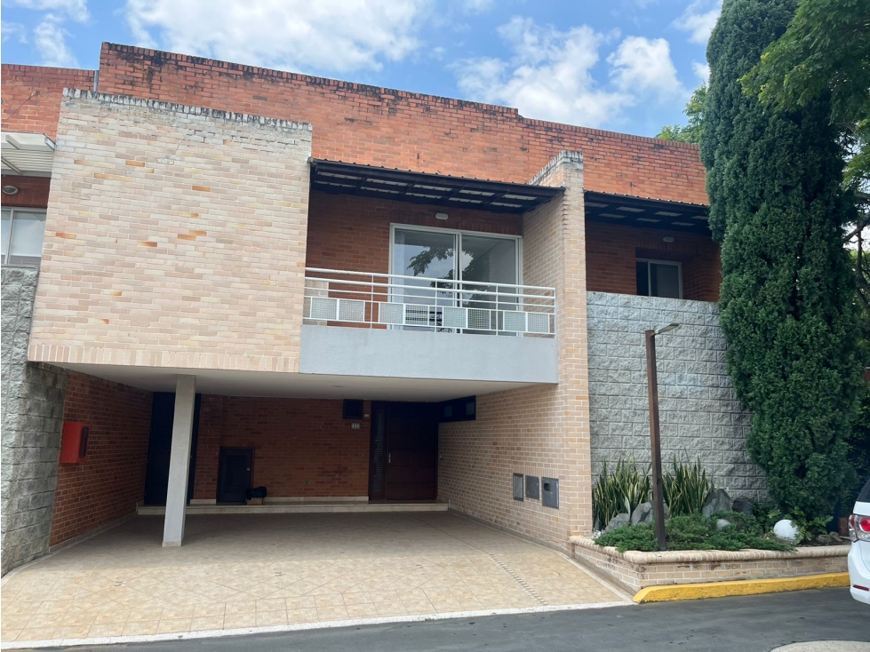 Vendo hermoso casa en condominio ciudad jardín