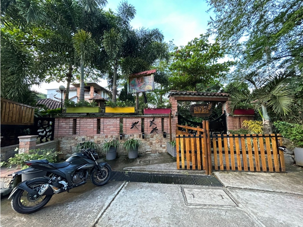 SE VENDE CASA EN LA VIGA DE TRES NIVELES