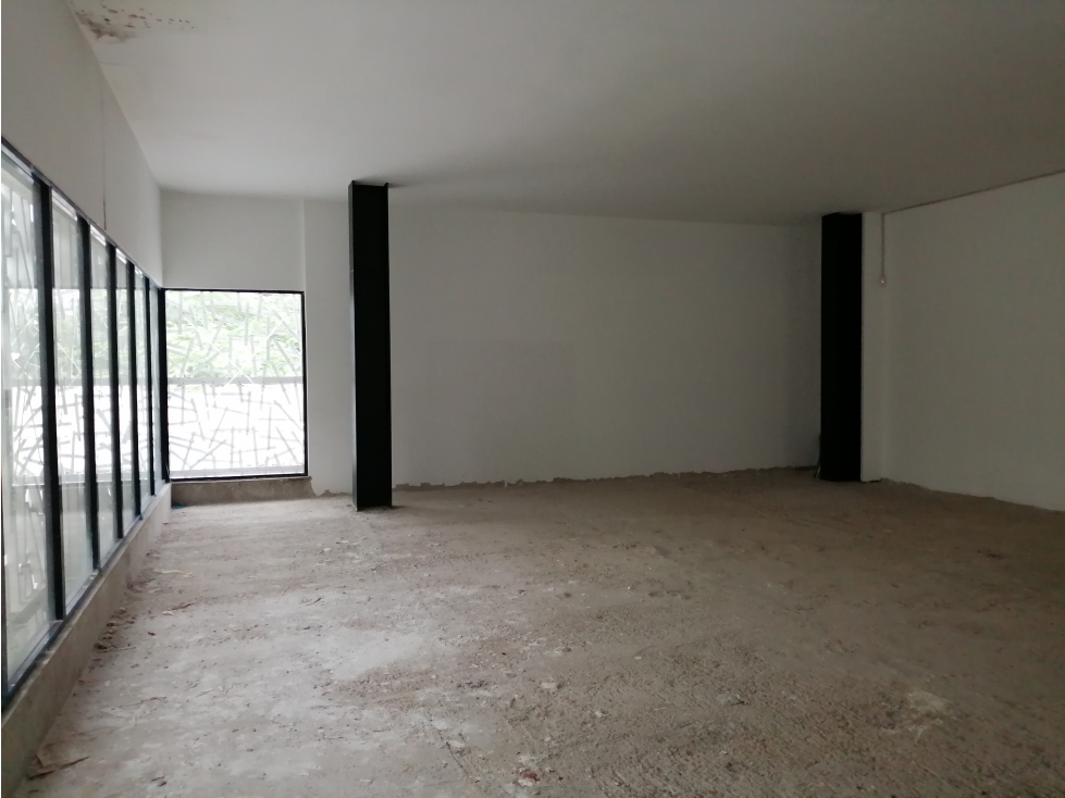 local 81m2