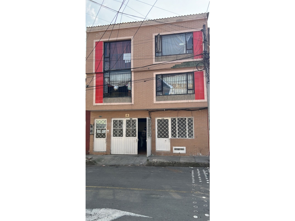 VENDO CASA CON RENTA BELLA VISTA BOGOTA. EA